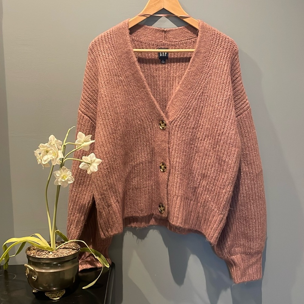 GAP sweater